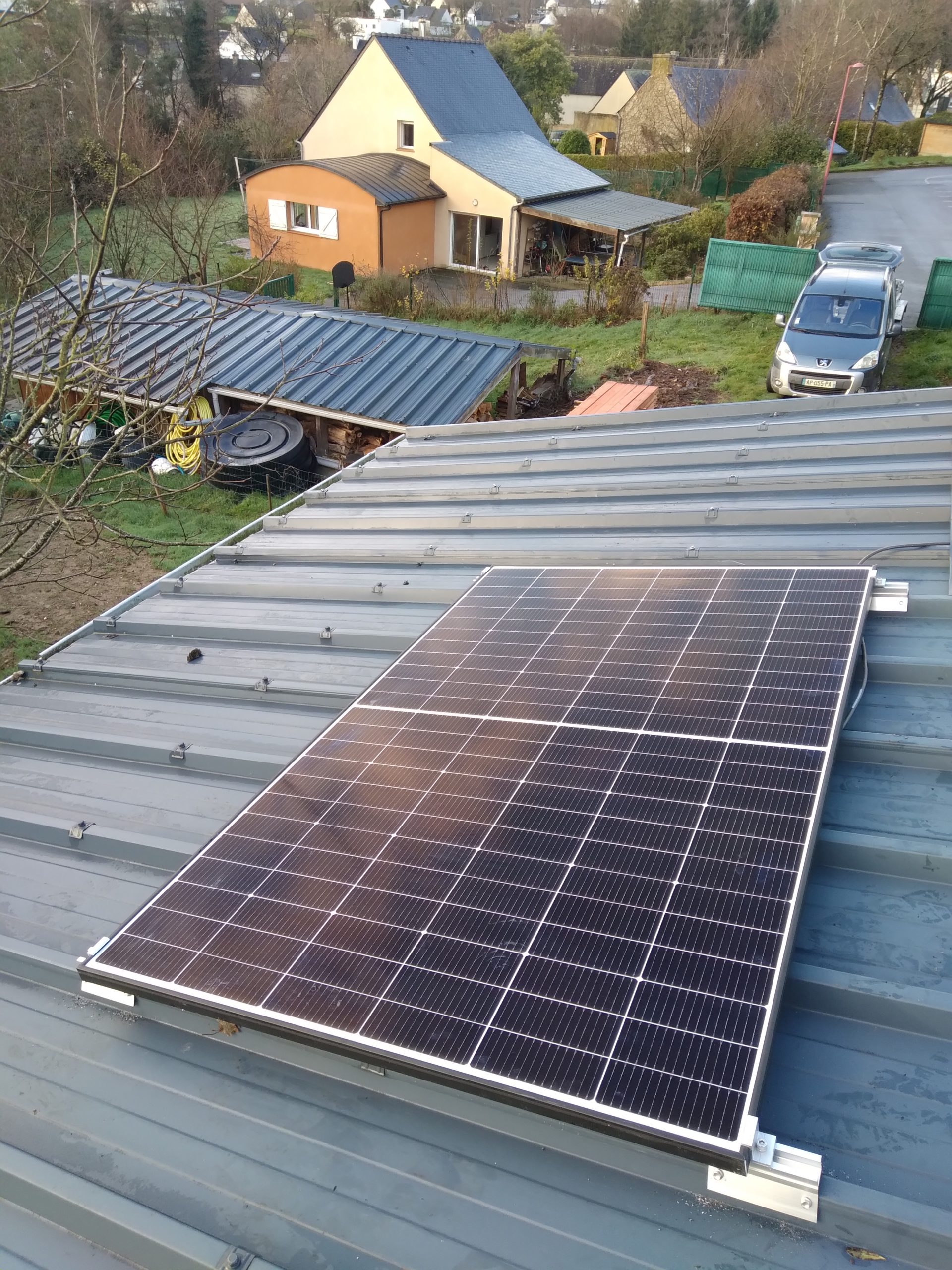 découvrez notre kit panneau solaire maison, la solution idéale pour réduire vos factures d'énergie tout en préservant l'environnement. facile à installer et performant, ce kit vous permet de produire votre propre électricité à partir de l'énergie solaire. optez pour une énergie propre et économique grâce à nos panneaux solaires de qualité.