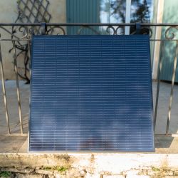 découvrez notre kit solaire 500w, une solution idéale pour alimenter vos appareils en énergie renouvelable. facile à installer et performant, il vous permet de produire votre propre électricité tout en réduisant votre empreinte carbone. idéal pour les camping-cars, les chalets ou comme source d'énergie d'appoint.