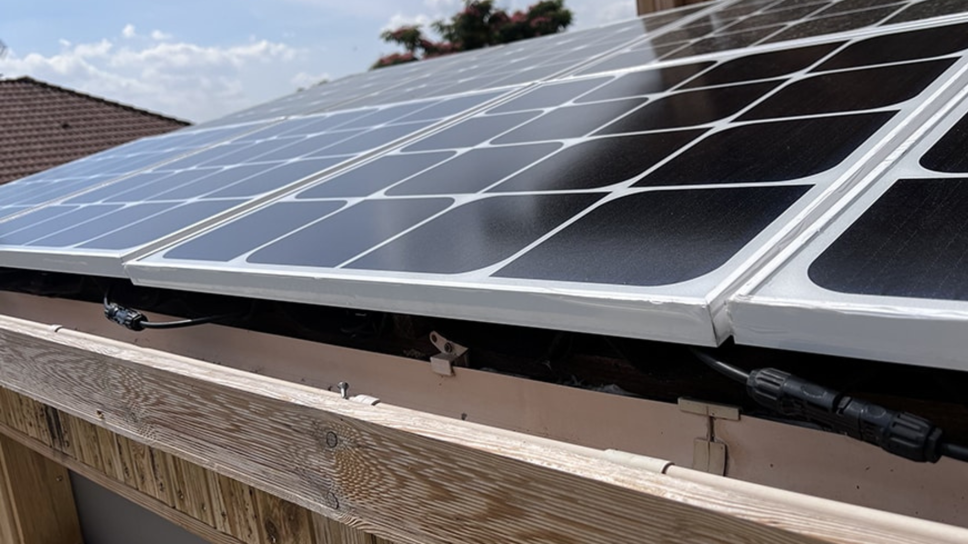 découvrez notre kit solaire diy, idéal pour créer votre propre installation photovoltaïque à la maison. profitez d'une énergie renouvelable, économique et respectueuse de l'environnement, tout en réalisant un projet pratique et ludique. transformez votre espace avec notre kit facile à assembler !