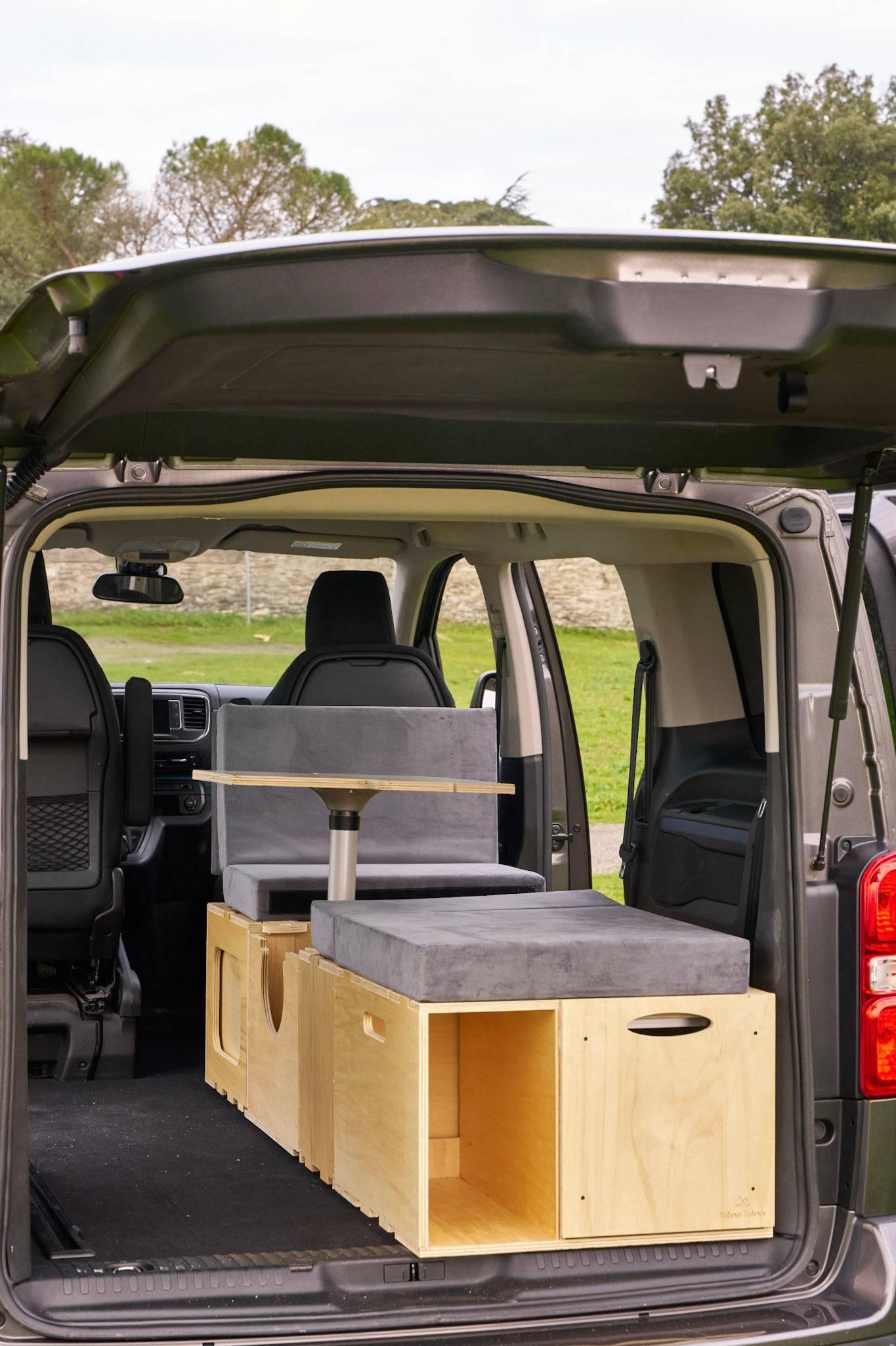 découvrez notre kit van tout-en-un, conçu pour améliorer votre expérience de voyage en fourgon aménagé. transformez votre van en un espace fonctionnel et confortable avec des accessoires astucieux et des solutions d'aménagement pratiques. parfait pour les aventuriers en quête de liberté et de praticité sur la route!