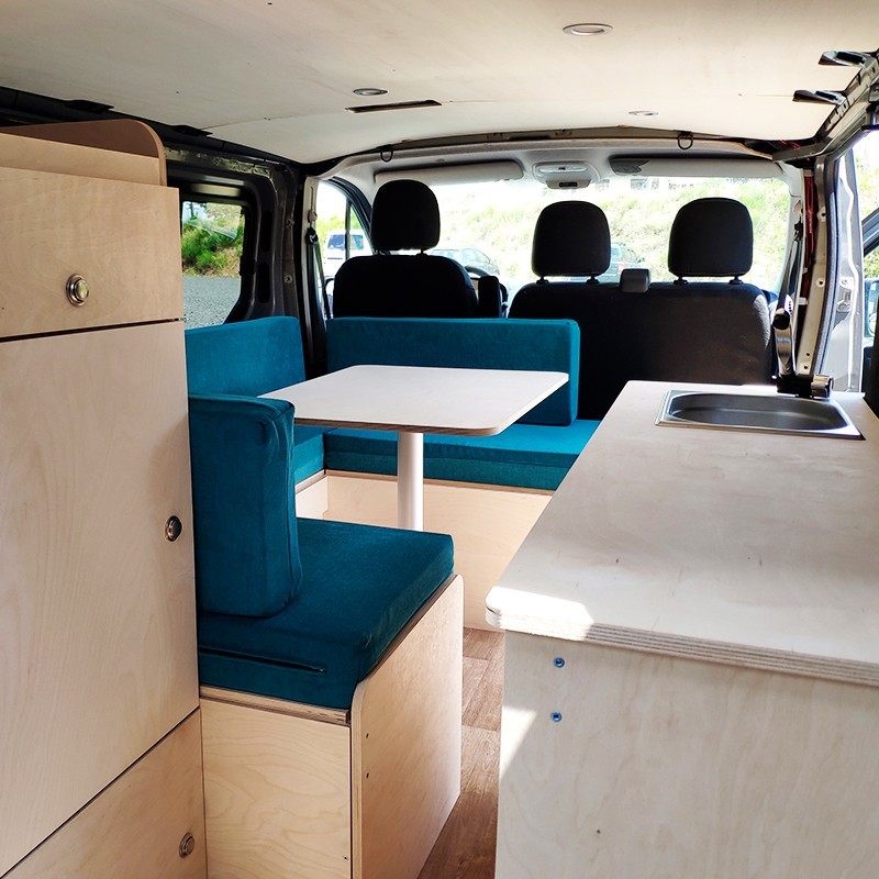 découvrez notre kit van complet pour transformer votre véhicule en espace de vie confortable et fonctionnel. parfait pour les aventuriers, ce kit comprend tout le nécessaire pour aménager votre van et profiter de la liberté de la route. idéal pour les voyages en famille ou entre amis.