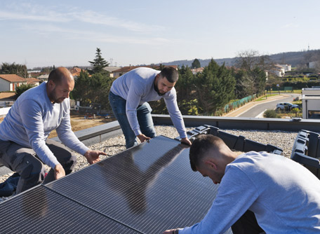 découvrez nos kits photovoltaïques performants, conçus pour transformer l'énergie solaire en électricité propre et durable. idéaux pour les particuliers et les professionnels, nos solutions clé en main facilitent l'installation et maximisent vos économies d'énergie.