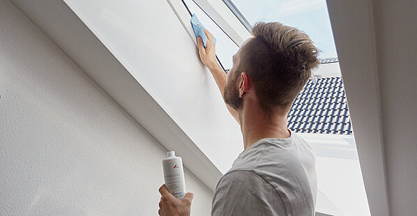 découvrez nos conseils pratiques pour laver vos fenêtres de toit velux efficacement. apprenez les meilleures techniques et produits pour un nettoyage en profondeur et retrouvez la clarté et la brillance de vos velux.