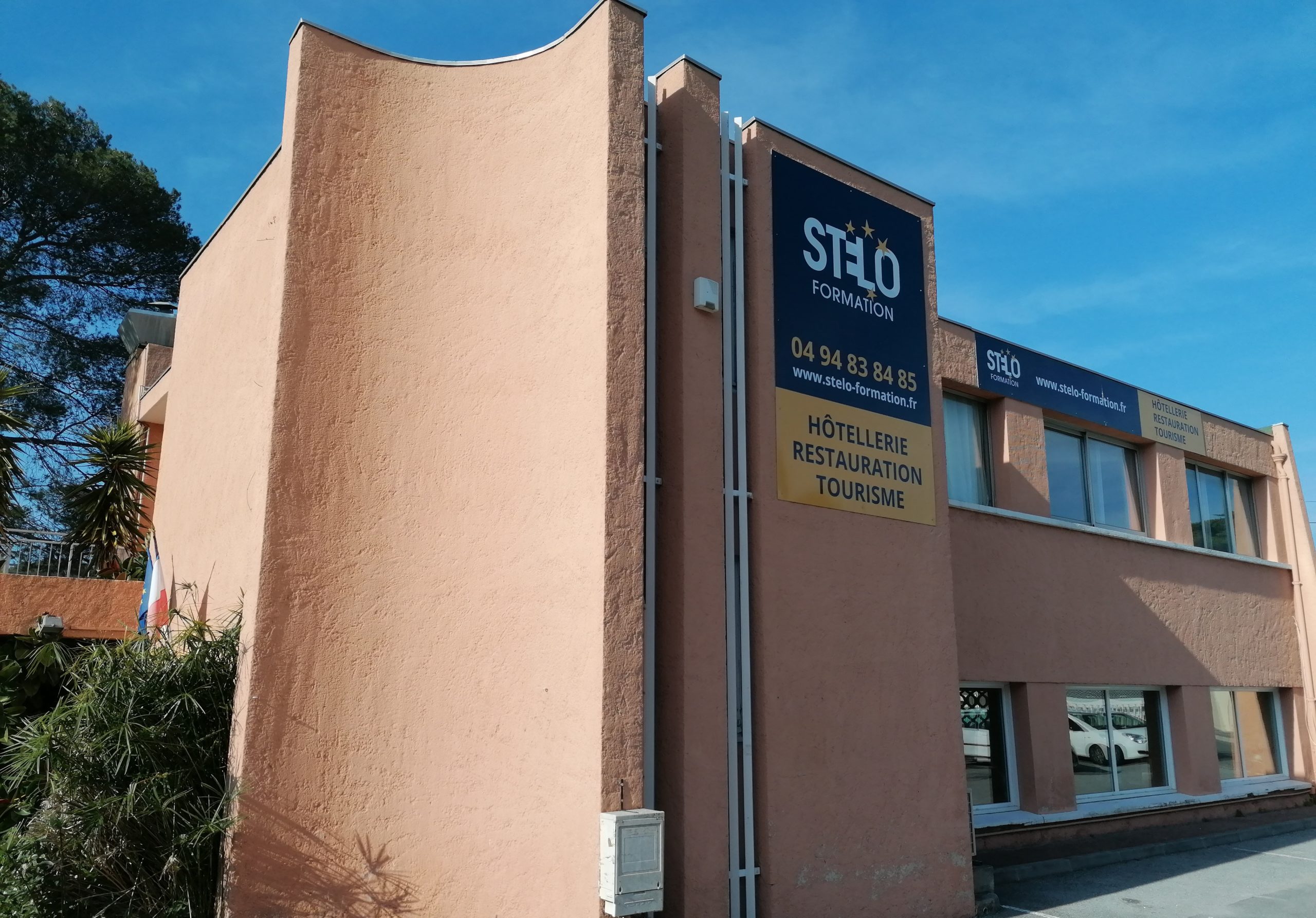 découvrez les dernières tendances et innovations dans le secteur de l'hôtellerie et du bâtiment. explorez comment l'architecture, le design et les technologies modernes façonnent l'expérience des établissements hôteliers tout en répondant aux besoins d'un secteur en constante évolution.