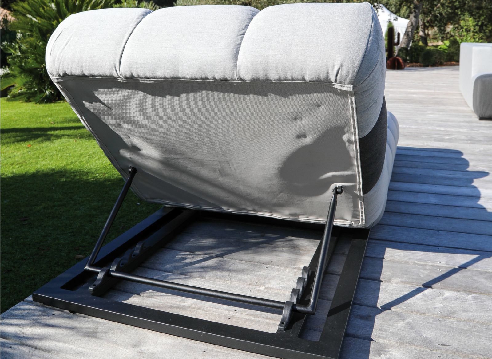 découvrez notre sélection de lits soleil, alliant confort et style pour profiter du plein air. parfaits pour vos moments de détente au jardin ou sur la terrasse, ces lits offrent une élégance moderne et un confort optimal.