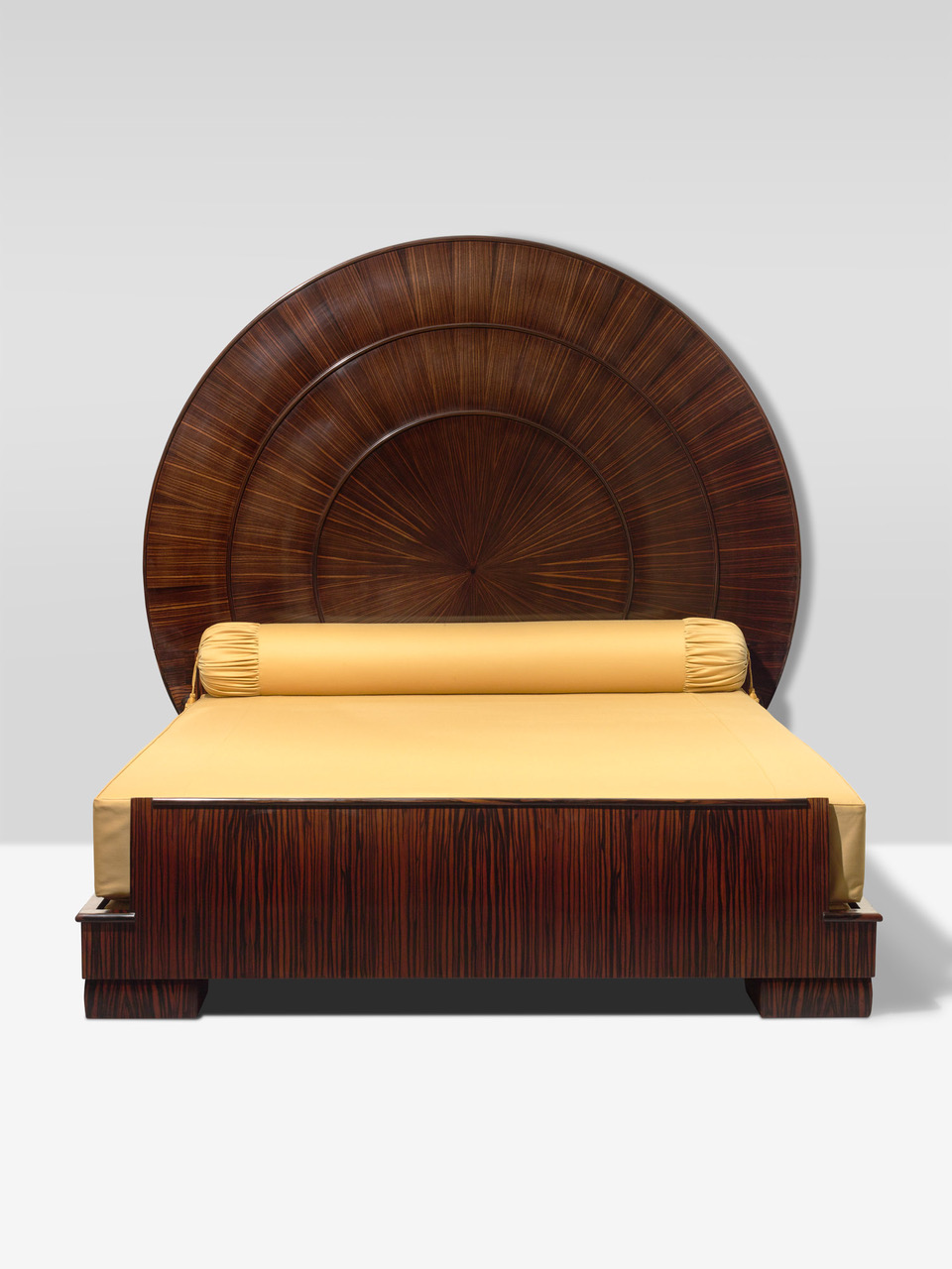 découvrez le confort et l'élégance de notre lit soleil, parfait pour se détendre au bord de la piscine ou dans votre jardin. alliant design moderne et matériaux de qualité, ce mobilier extérieur vous invite à profiter des journées ensoleillées dans un style raffiné.