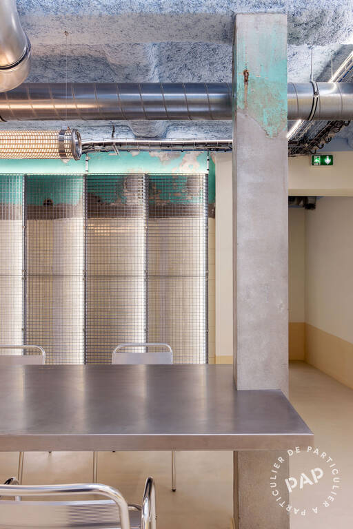 découvrez comment un local professionnel peut booster votre activité : conseils pour choisir l'emplacement idéal, aménagement optimisé et réglementation à respecter pour un espace de travail efficace et inspirant.
