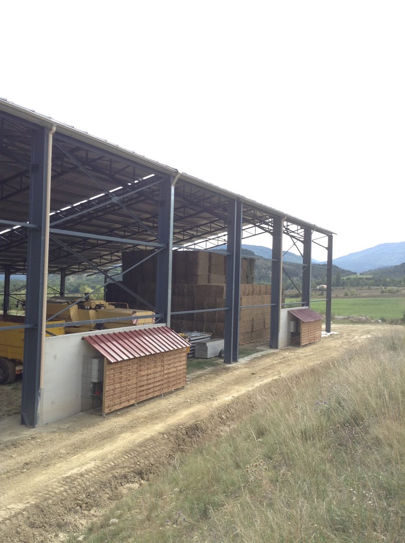 découvrez notre service de location de hangars agricoles, idéal pour le stockage et la préservation de votre matériel agricole. profitez d'espaces adaptés à vos besoins, sécurisés et accessibles, pour optimiser votre activité agricole. contactez-nous dès aujourd'hui pour en savoir plus !