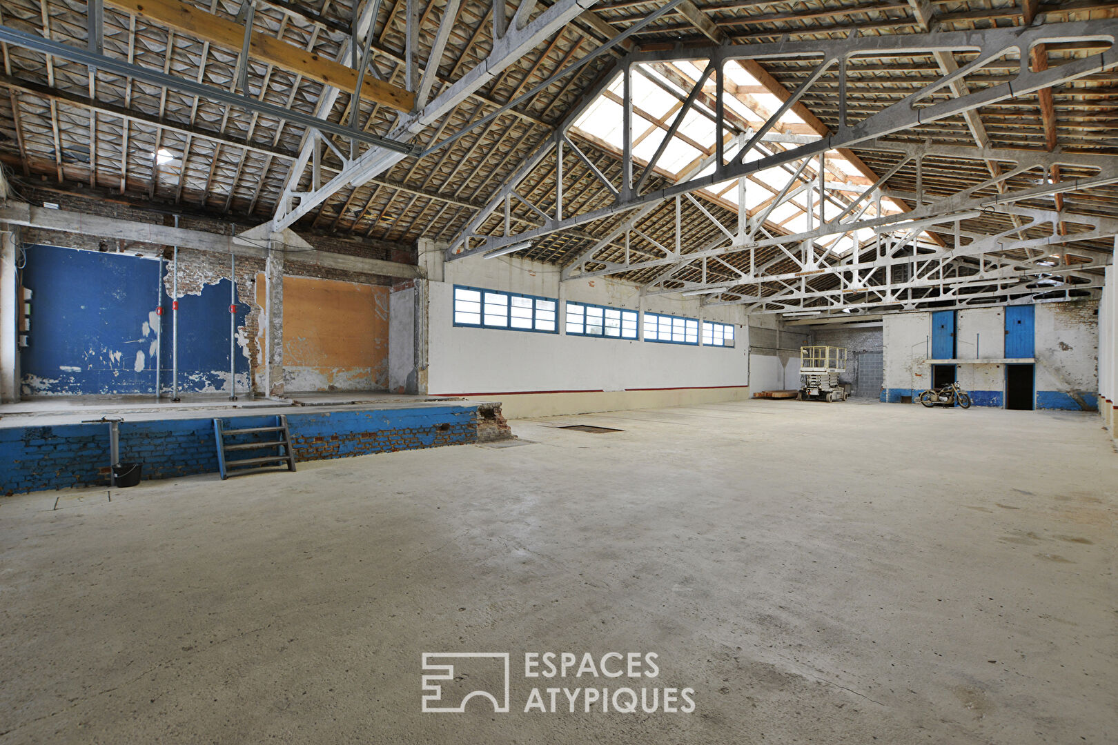 découvrez nos offres de location de hangars en île-de-france, adaptées à vos besoins. profitez d'espaces spacieux et sécurisés pour le stockage, l'entreposage ou vos projets professionnels. contactez-nous dès maintenant pour trouver le hangar idéal.