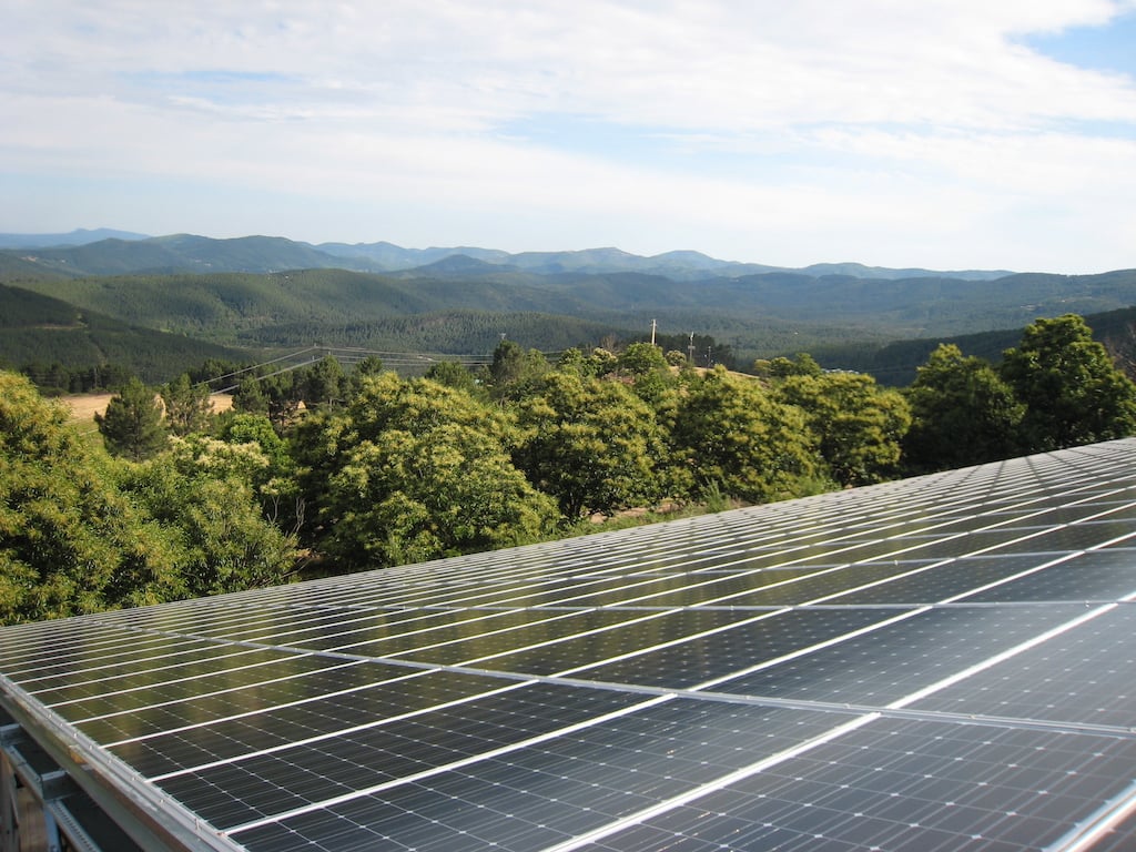 découvrez les avantages de la toiture photovoltaïque : une solution écologique et économique pour produire votre propre électricité tout en valorisant votre habitat. apprenez comment investir dans l'énergie solaire peut diminuer vos factures et contribuer à la transition énergétique.