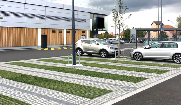 découvrez tout ce que vous devez savoir sur la loi concernant le parking en france. informez-vous sur les règles de stationnement, les droits des automobilistes et les réglementations en vigueur pour éviter les contraventions et optimiser l'utilisation de l'espace public.