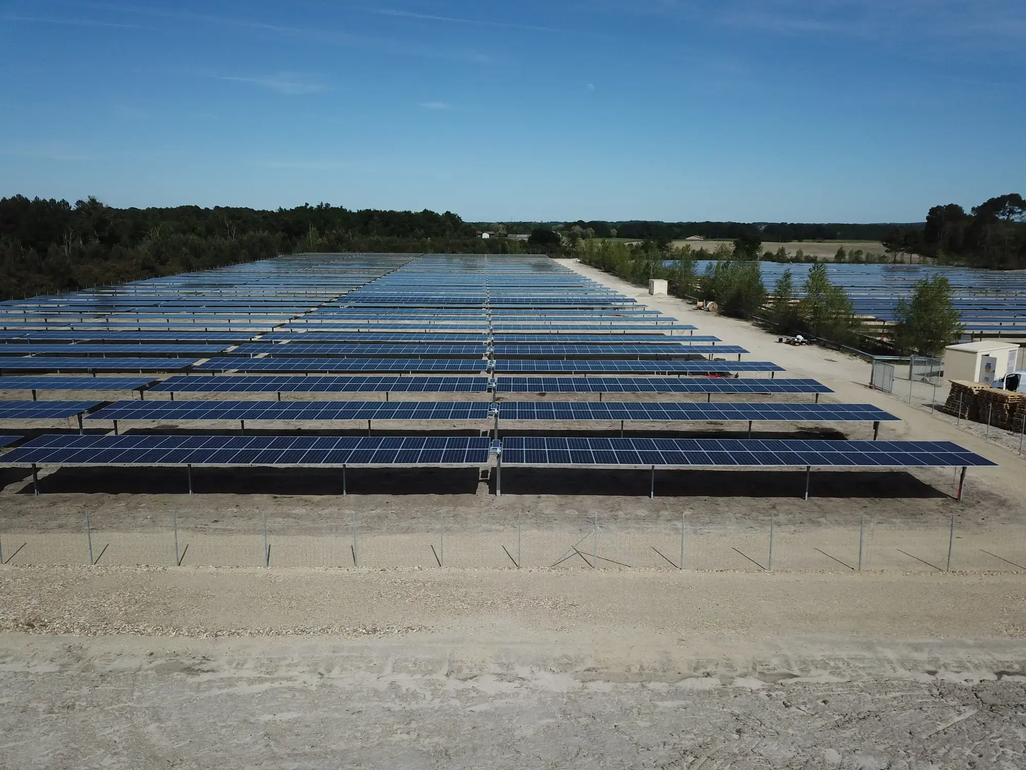 découvrez comment louer un terrain photovoltaïque et bénéficiez d'une source de revenus durable tout en contribuant à la transition énergétique. explorez les avantages, les modalités de location et les opportunités offertes par l'énergie solaire.