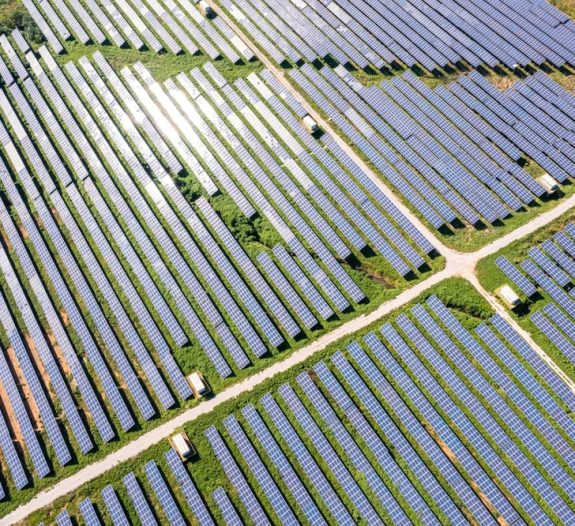 découvrez comment louer un terrain solaire et maximiser votre investissement tout en contribuant à une énergie durable. profitez d'opportunités lucratives en mettant à disposition votre terrain pour des projets solaires.