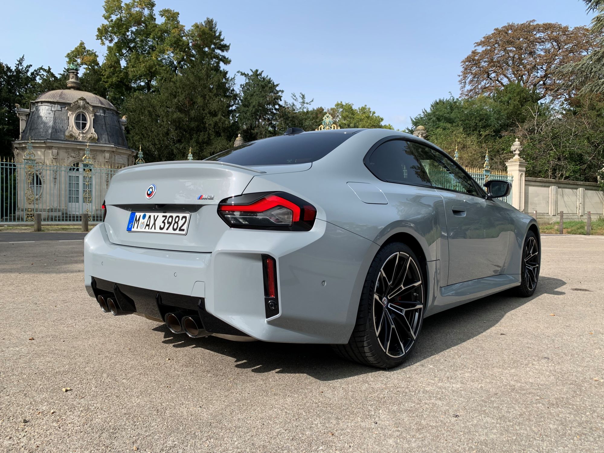 découvrez les différentes utilisations et significations du mètre carré (m2) dans l'immobilier, la construction et la planification d'espace. apprenez à calculer votre surface utile et optimisez l'aménagement de votre habitat.