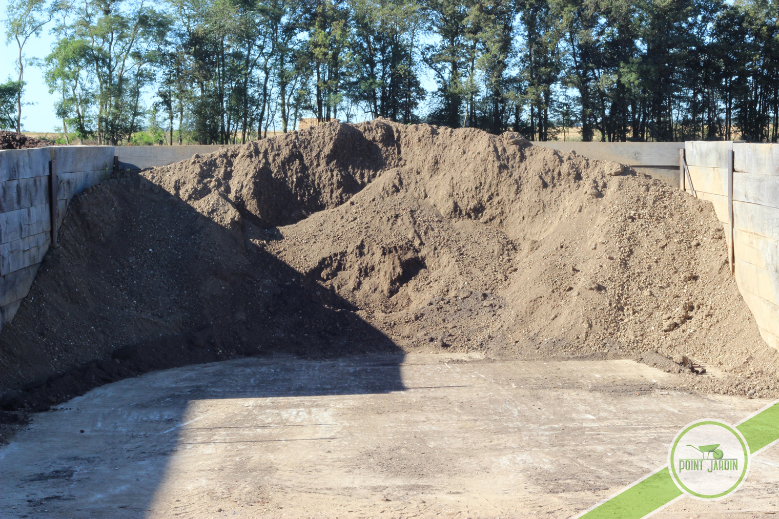 découvrez comment convertir des mètres cubes (m3) de terre en kilogrammes (kg) avec notre guide pratique. apprenez les méthodes de calcul, les facteurs à considérer et les applications dans le jardinage et la construction.