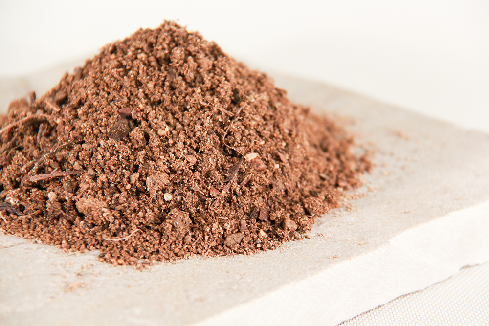 découvrez comment convertir des mètres cubes de terre en kilogrammes. obtenez des informations pratiques sur les densités de différents types de terre et apprenez à effectuer vos calculs pour des projets de jardinage ou de construction.