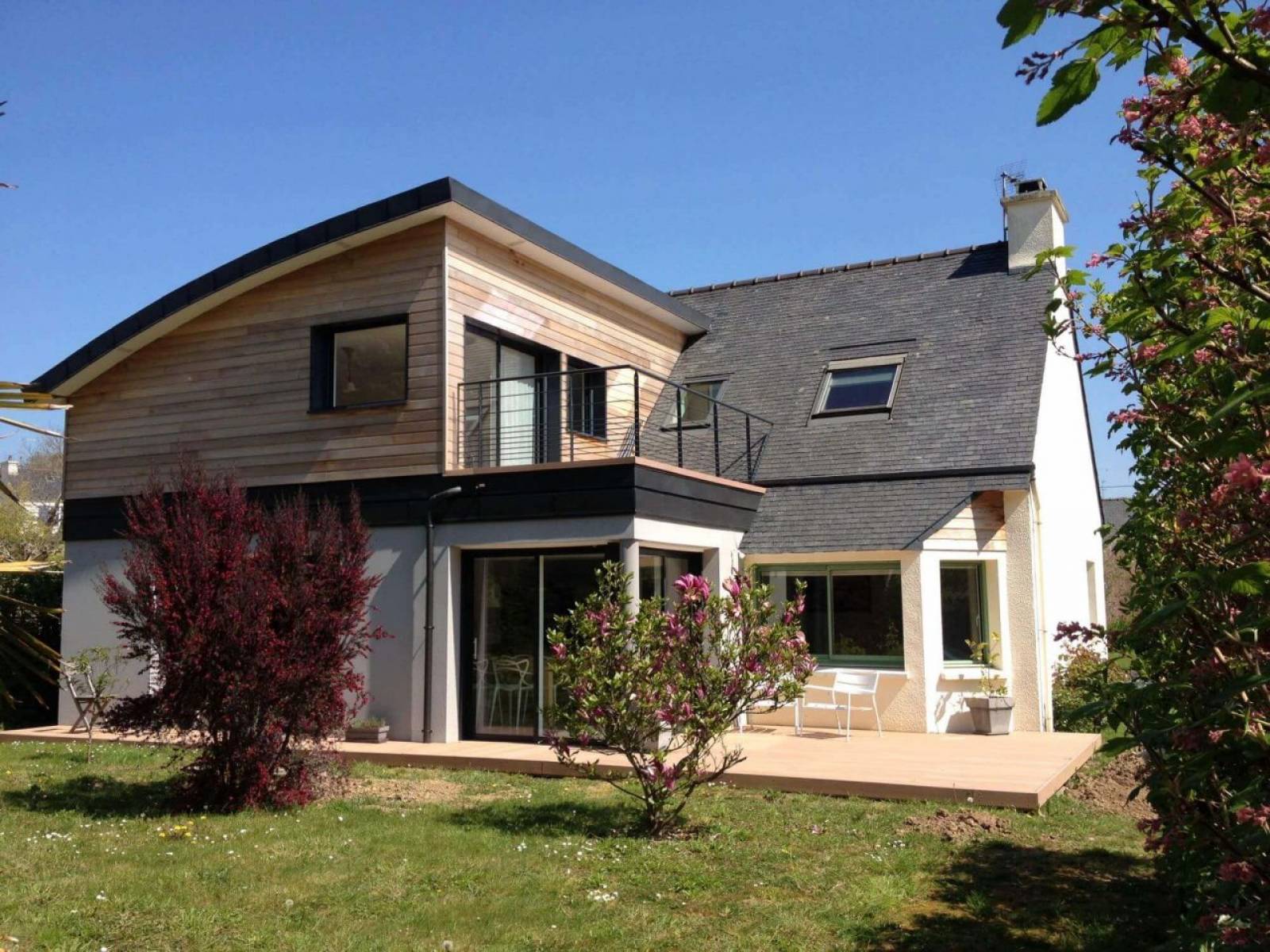 découvrez maison positive, votre constructeur dédié à la création de logements écologiques et innovants. alliant confort, design et respect de l'environnement, nous vous accompagnons dans la réalisation de votre projet de maison durable. optez pour une construction qui fait la différence !