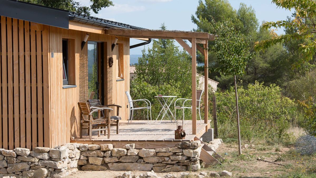 découvrez comment concevoir une maison autonome, alliant confort moderne et indépendance énergétique. explorez les solutions écologiques, les systèmes d'énergie renouvelable et les astuces pour réduire votre empreinte carbonique tout en profitant d'un habitat durable.