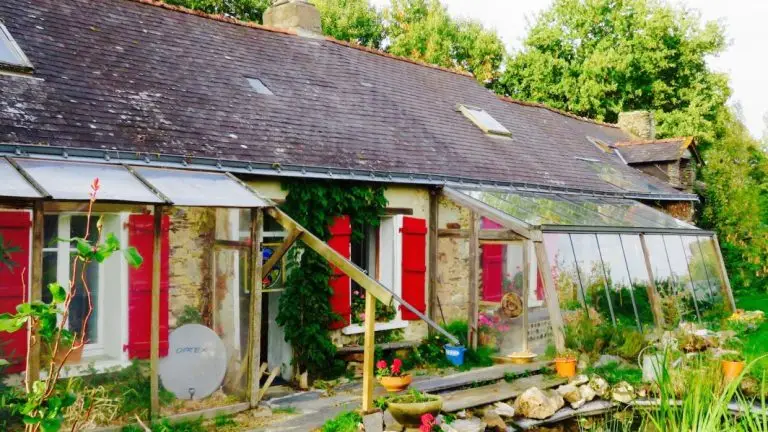 découvrez comment la maison autonome révolutionne votre quotidien grâce à des solutions écologiques et autosuffisantes. apprenez à produire votre propre énergie, gérer votre eau et optimiser votre confort tout en réduisant votre empreinte carbone.
