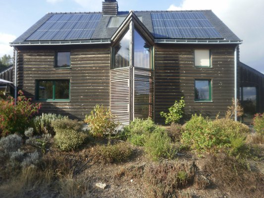 découvrez notre guide complet sur les maisons autonomes en bretagne. apprenez comment concevoir et construire votre habitat éco-responsable, parfaitement intégré à la nature, pour vivre de manière durable tout en profitant des paysages bretons.