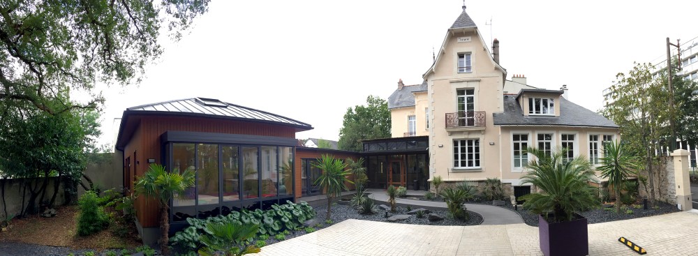 découvrez l'élégance et le charme d'une maison classée, une propriété unique riche en histoire et en architecture. explorez son patrimoine, ses détails soignés et son ambiance intemporelle qui en font un lieu d'exception à visiter.