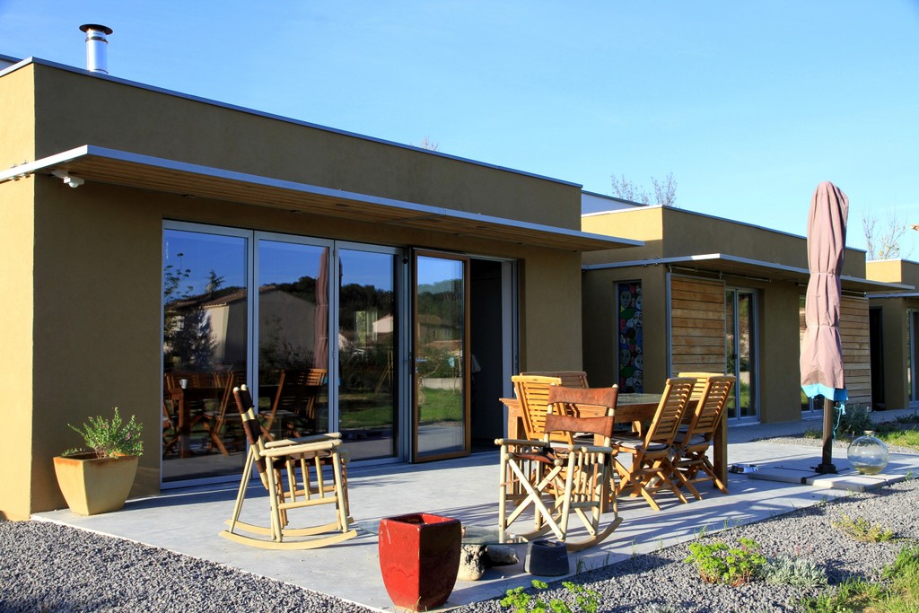 découvrez notre maison passive autonome, un habitat éco-responsable qui allie confort, performance énergétique et indépendance. profitez d'un chez-soi durable, conçu pour réduire votre empreinte écologique tout en garantissant un cadre de vie agréable et innovant.