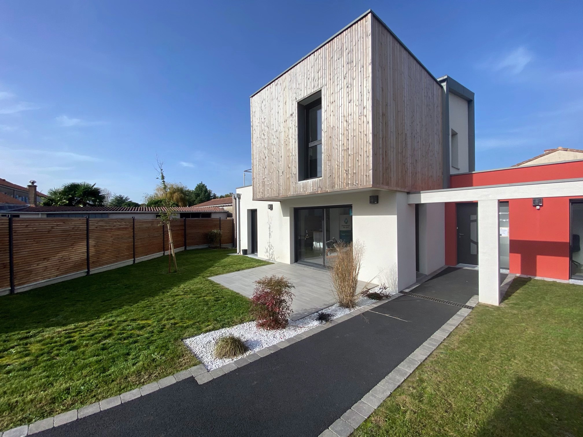 découvrez notre guide complet sur la maison passive 2025 : des conseils pratiques, des innovations écologiques et des solutions durables pour construire un habitat confortable et respectueux de l'environnement. transformez votre projet immobilier en un exemple de performance énergétique.