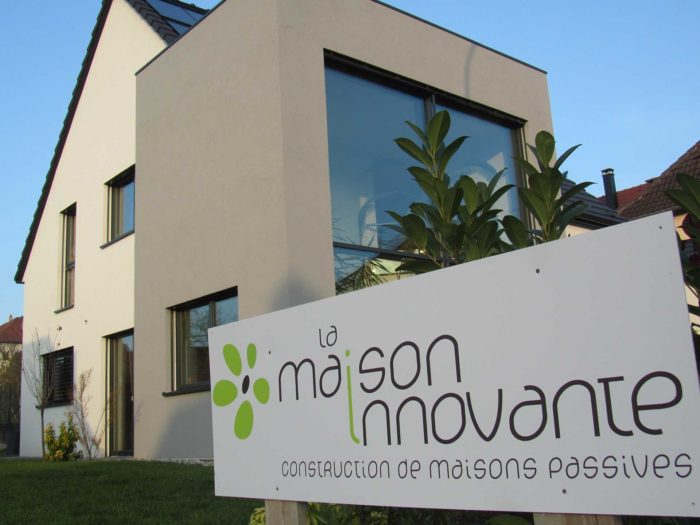découvrez maison positive, votre constructeur expert en habitations écologiques et durables. notre équipe vous accompagne dans la réalisation de votre projet de maison respectueuse de l'environnement, alliant confort, esthétique et économies d'énergie.