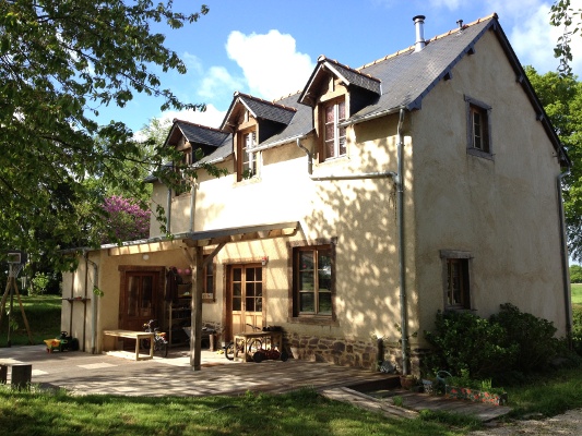 découvrez la maison terre bretagne, un lieu unique alliant authenticité et respect de l'environnement. profitez d'un cadre idyllique en harmonie avec la nature, où chaque détail est pensé pour votre confort et bien-être.