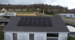 découvrez notre maison verte photovoltaïque, un espace de vie innovant alliant confort moderne et respect de l'environnement. profitez d'une énergie renouvelable grâce à nos panneaux solaires, tout en réduisant votre empreinte carbone et en réalisant des économies sur vos factures d'électricité.