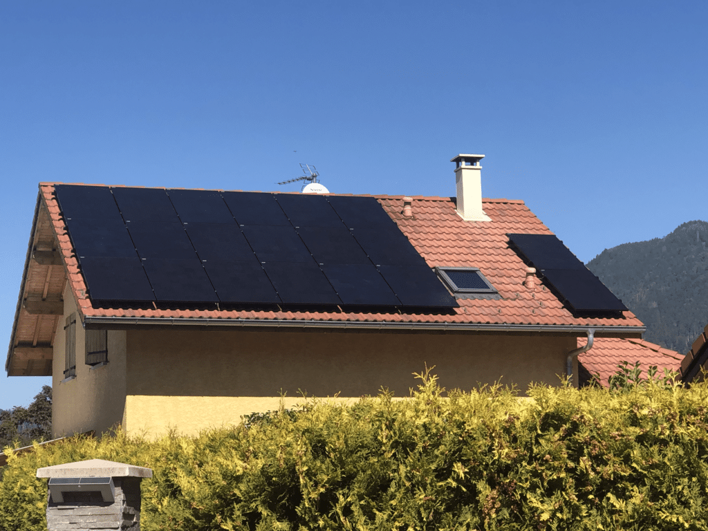 découvrez la maison verte photovoltaïque, symbole d'une habitation durable et respectueuse de l'environnement. profitez d'énergies renouvelables pour réduire votre empreinte carbone et vivre de manière éco-responsable tout en garantissant un confort optimal.