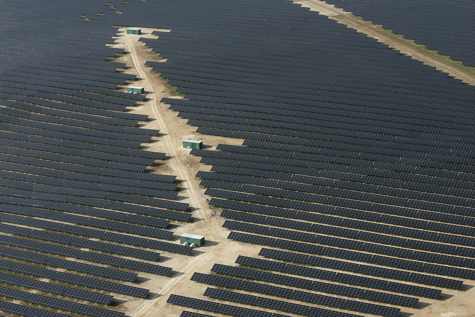 découvrez tout sur le megawatt crête, une unité essentielle pour mesurer la puissance des systèmes photovoltaïques. informez-vous sur son importance, son fonctionnement et son impact sur l'énergie solaire.