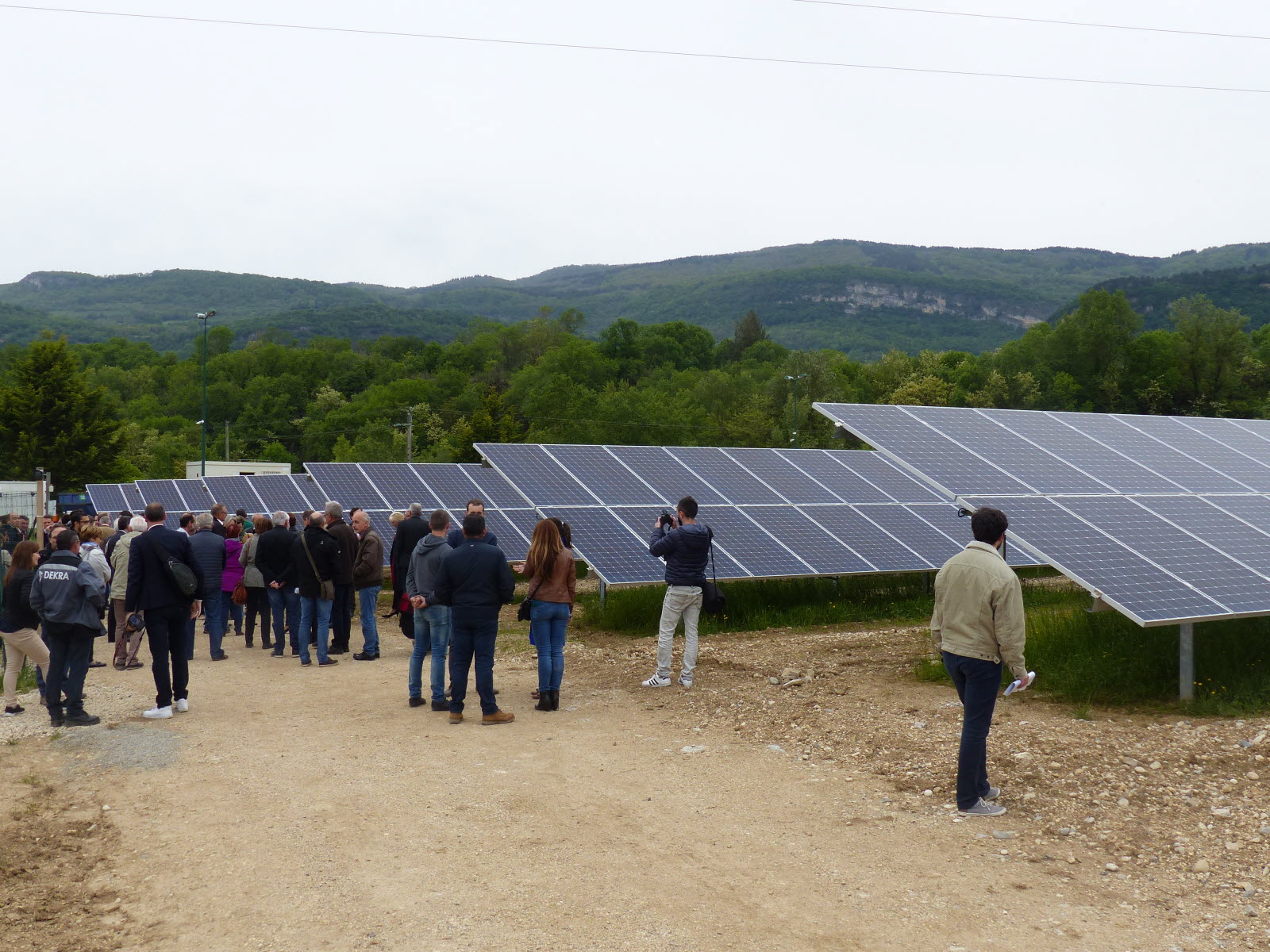 découvrez tout sur le mégawatt crête, unité de mesure essentielle dans le domaine de l'énergie solaire. apprenez comment cet indicateur évalue la performance des panneaux photovoltaïques et son importance pour optimiser la production électrique. idéal pour les professionnels et les passionnés d'énergie renouvelable.