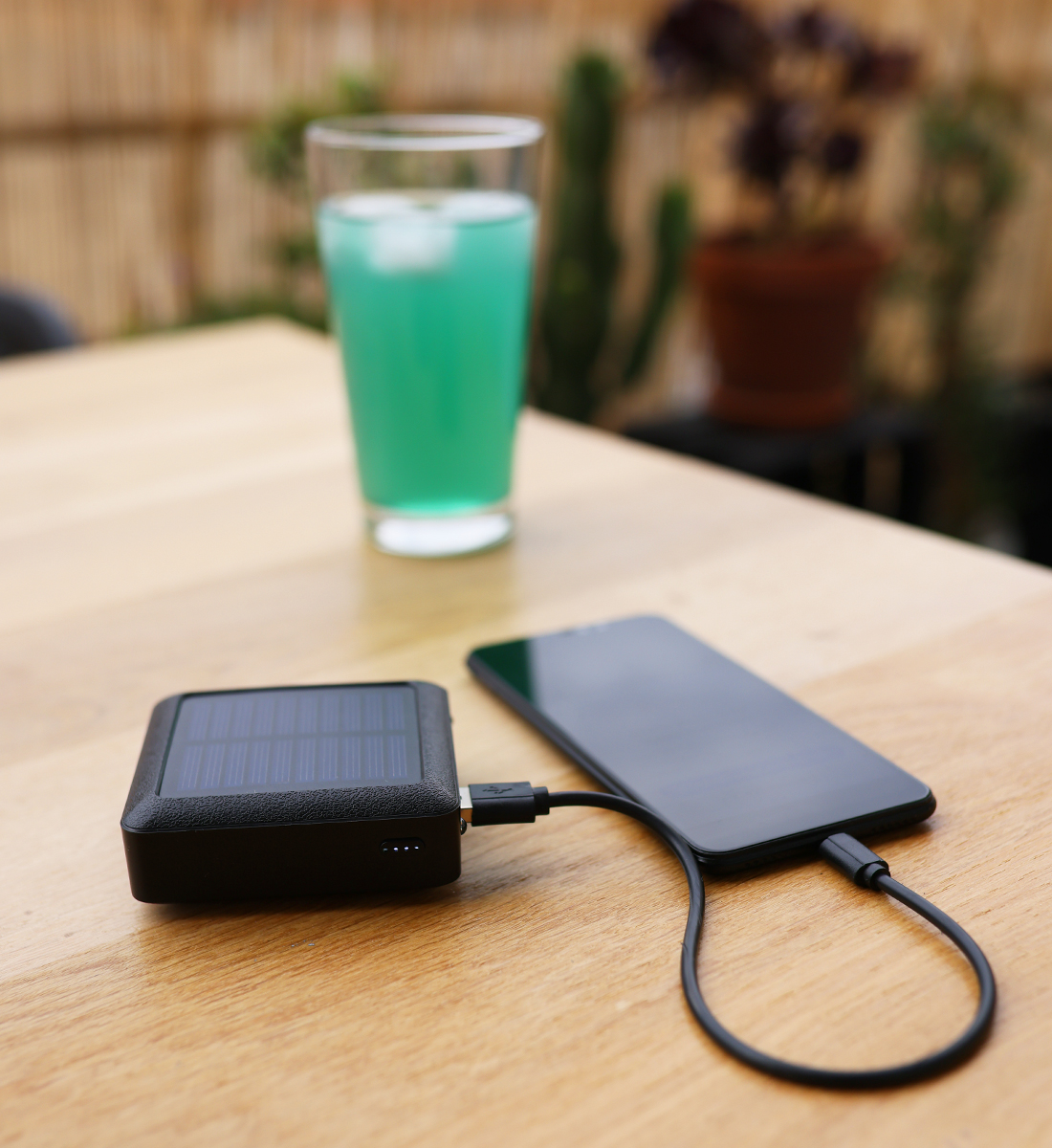 découvrez notre mini batterie solaire, idéale pour alimenter vos appareils en toute liberté. compacte et performante, elle vous permet de profiter d'énergie renouvelable où que vous soyez. parfaite pour le camping, les randonnées ou à la maison.