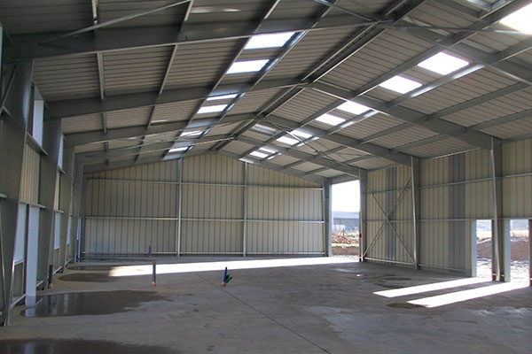 découvrez nos services de montage de hangars sur mesure, alliant flexibilité et durabilité. que ce soit pour un usage agricole, commercial ou industriel, nous vous accompagnons dans chaque étape de votre projet, garantissant une structure de qualité qui répond à vos besoins.