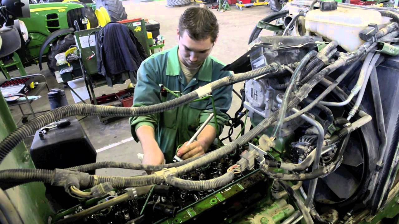 découvrez le métier de monteur agricole, un professionnel essentiel dans le secteur de l'agriculture. apprenez les compétences nécessaires, les outils utilisés et les différentes missions liées à cette profession passionnante, qui allie savoir-faire technique et amour de la terre.