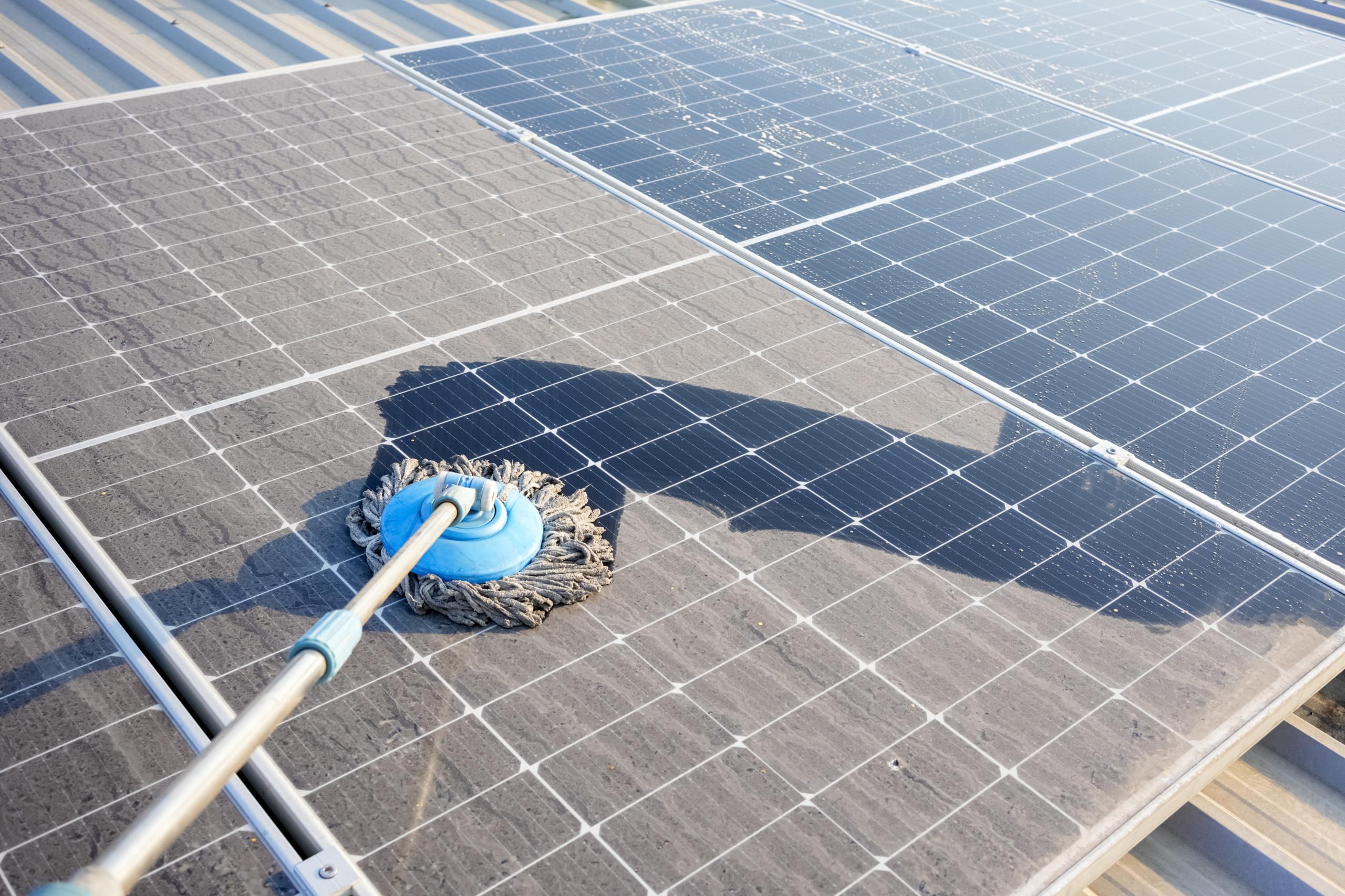 optimisez la performance de vos panneaux photovoltaïques avec nos services de nettoyage professionnels. assurez une production d'énergie maximale et prolongez la durée de vie de vos installations grâce à notre expertise.