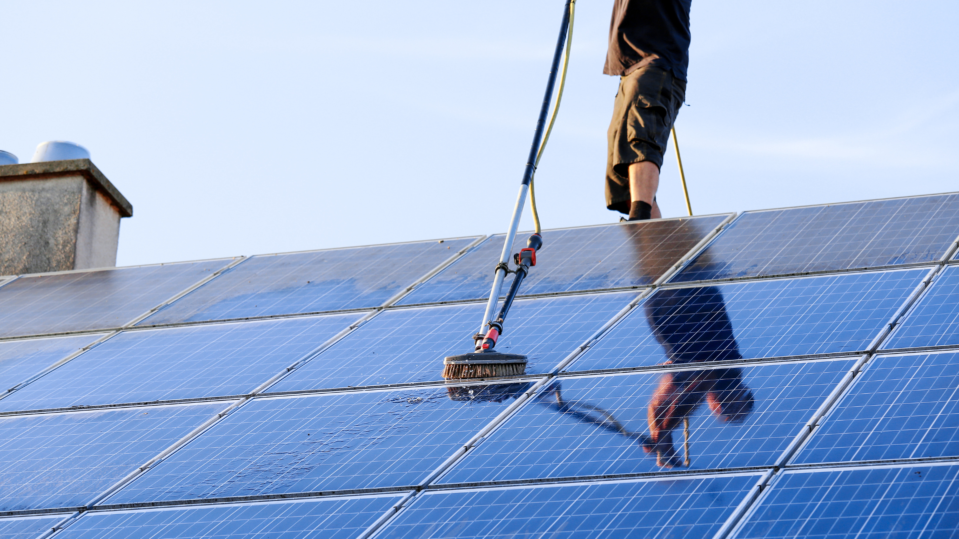 optimisez la performance de vos panneaux solaires avec notre service de nettoyage professionnel. assurez un fonctionnement optimal et une durabilité accrue en éliminant saletés, poussières et débris. contactez-nous pour un entretien soigné et efficace de vos installations solaires.