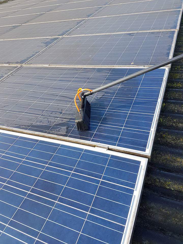 découvrez nos services de nettoyage de panneaux solaires pour optimiser leur performance et prolonger leur durée de vie. un entretien régulier permet d'améliorer l'efficacité de votre installation photovoltaïque. contactez-nous dès aujourd'hui pour un devis gratuit !