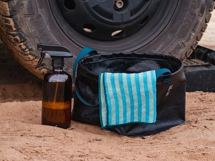 découvrez comment entretenir et nettoyer efficacement les panneaux solaires de votre camping-car pour maximiser leur performance. profitez de conseils pratiques et d'astuces pour assurer leur longévité et garantir un chargement optimal de votre batterie pendant vos aventures en pleine nature.
