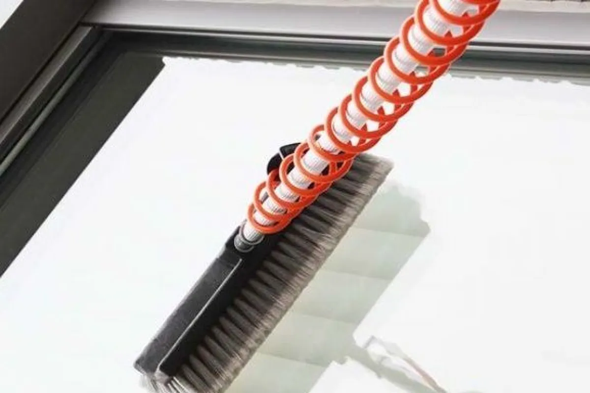 découvrez nos conseils pratiques pour nettoyer efficacement vos velux électriques. maintenez la propreté et le fonctionnement de vos fenêtres de toit grâce à nos astuces simples et rapides. un entretien régulier pour profiter pleinement de la lumière naturelle !