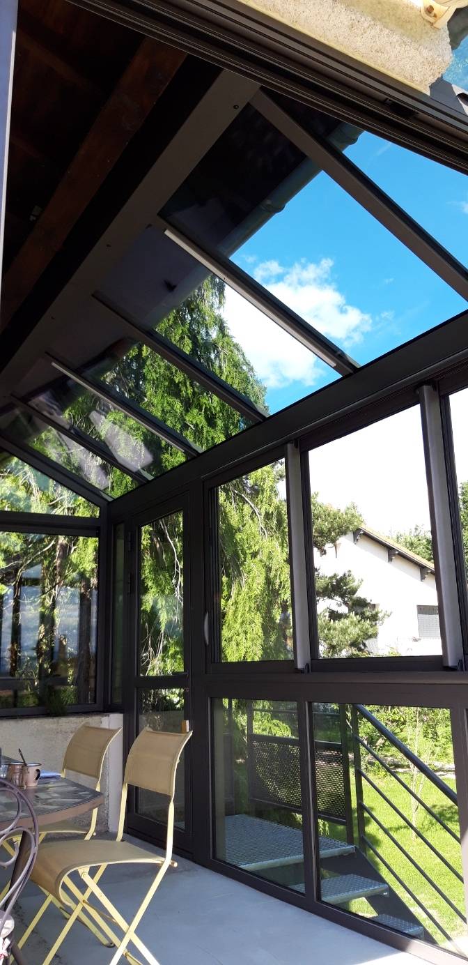 découvrez nos astuces et techniques efficaces pour nettoyer vos vitres inaccessibles en toute sécurité. profitez d'une vue claire et impeccable, même dans les endroits difficiles d'accès.