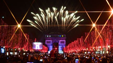 célébrez le nouvel an 2020 avec style ! retrouvez les meilleures idées de fêtes, recettes festives et résolutions inspirantes pour commencer l'année en beauté. découvrez comment marquer ce moment unique avec vos proches et faire de cette nouvelle année un chapitre mémorable.