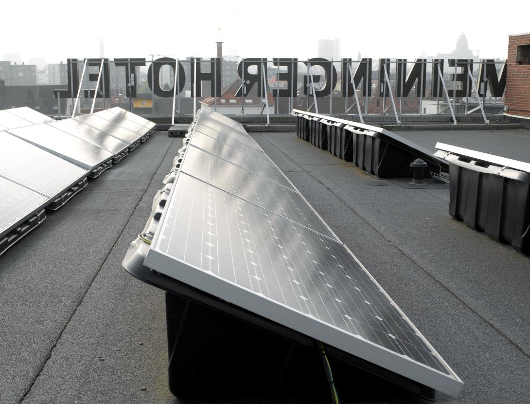 découvrez comment l'ombrage des panneaux photovoltaïques peut impacter leur performance et leur efficacité. apprenez les meilleures pratiques pour minimiser l'ombre et maximiser la production d'énergie solaire.