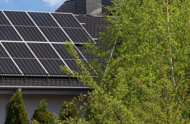 découvrez comment l'ombrage des panneaux photovoltaïques peut affecter leur performance et leur rendement. apprenez des solutions pour minimiser l'impact de l'ombre et maximiser votre production d'énergie solaire.