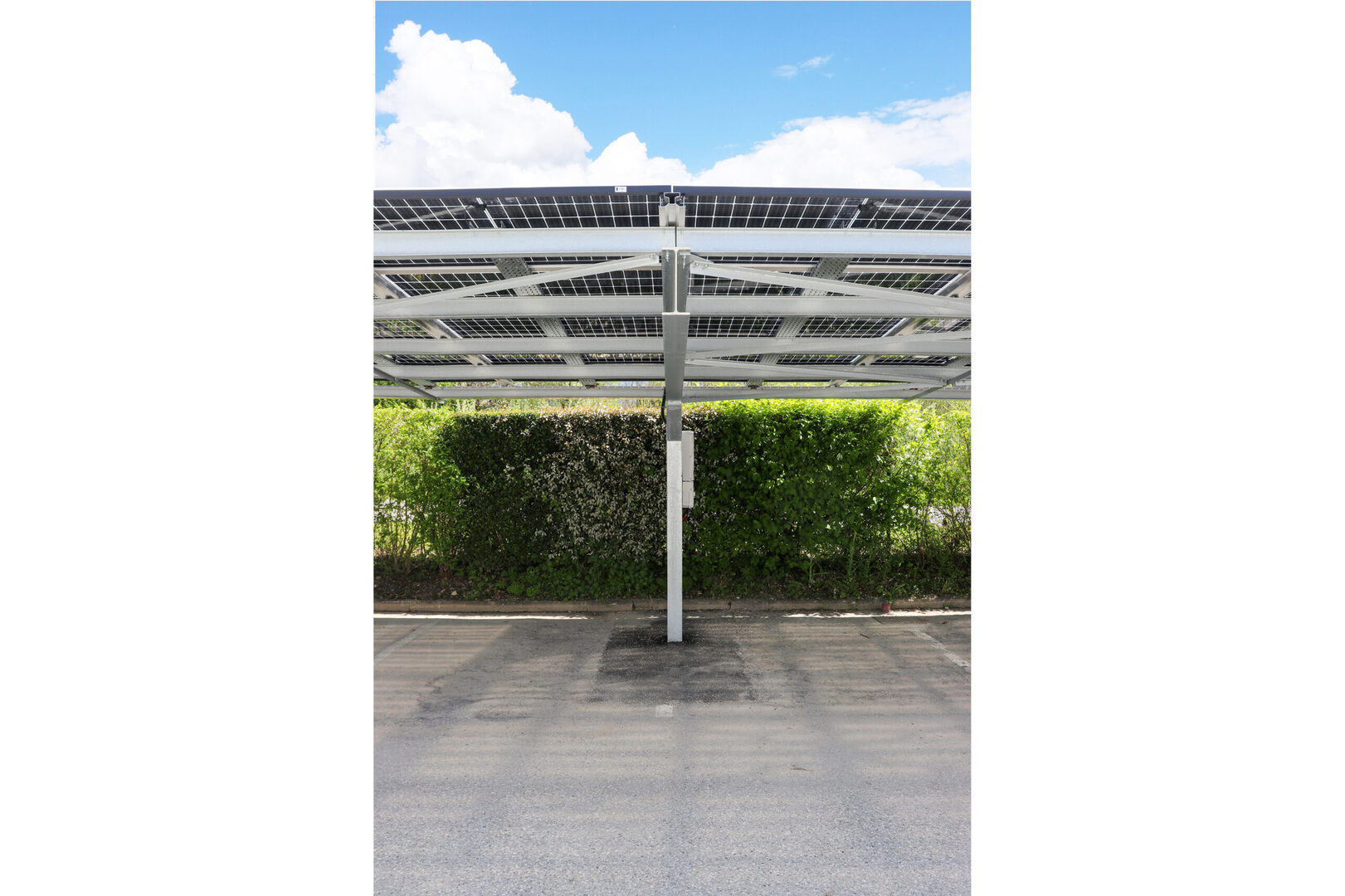 découvrez les prix des ombrières photovoltaïques et comment elles peuvent optimiser votre espace tout en produisant de l'énergie renouvelable. comparez les offres et trouvez la solution adaptée à vos besoins énergétiques et financiers.
