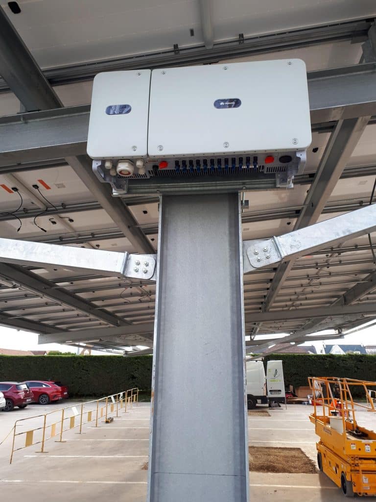 découvrez l'ombrière photovoltaïque, une solution innovante pour produire de l'énergie verte tout en protégeant vos véhicules. idéale pour les parkings, cette installation allie design et efficacité énergétique.