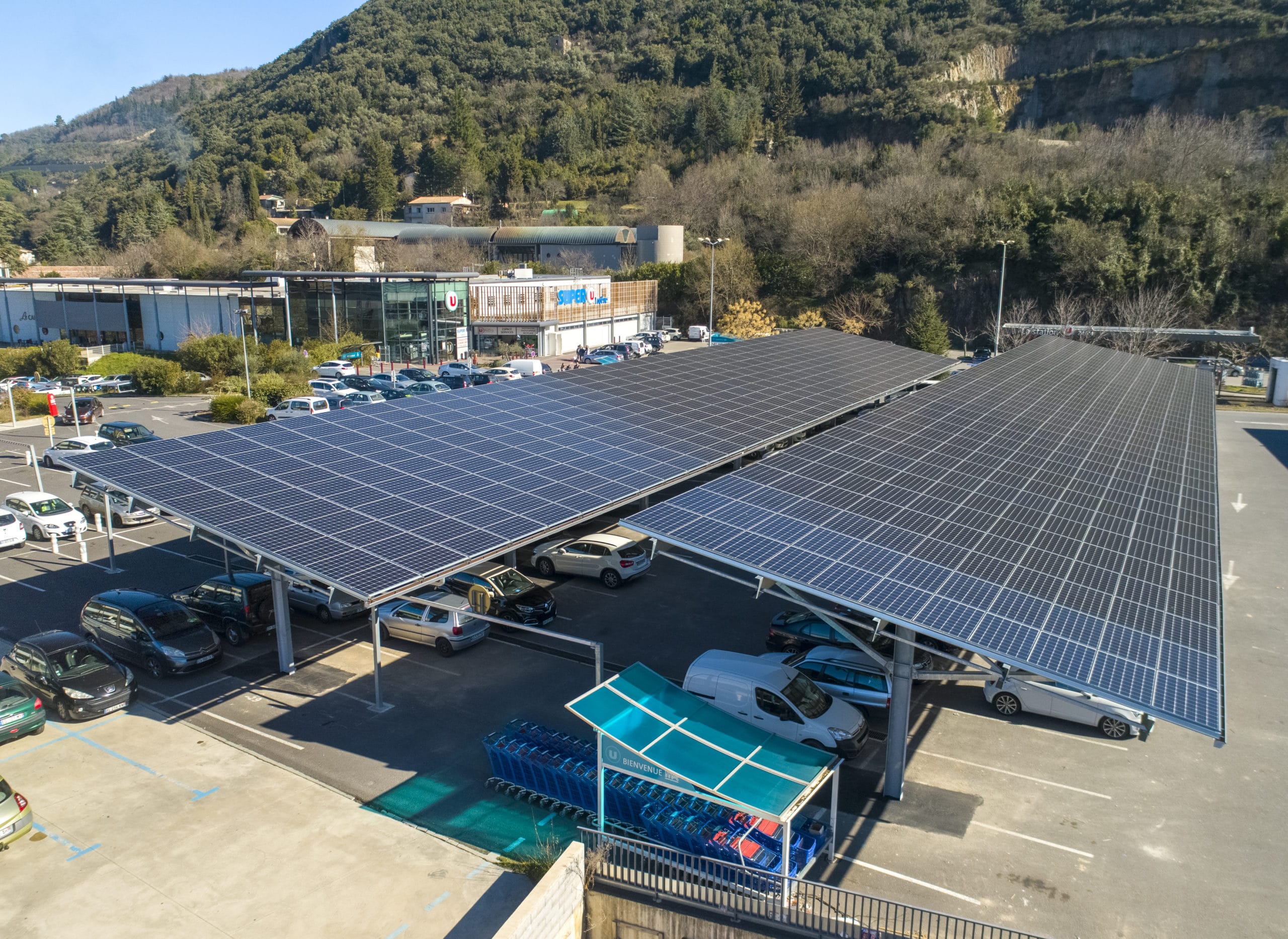 découvrez les ombrières, solutions innovantes pour créer des espaces ombragés tout en intégrant esthétique et fonctionnalité. parfaites pour les terrasses, parcs ou lieux publics, elles offrent une protection contre le soleil tout en embellissant votre environnement.
