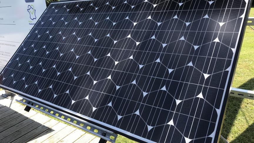 découvrez nos ondulateurs, des dispositifs essentiels pour transformer le courant continu en courant alternatif, adaptés à vos besoins énergétiques. idéaux pour les applications domestiques et industrielles, ces ondulateurs garantissent une efficacité optimale et une utilisation fiable. explorez notre gamme variée et trouvez la solution qui convient le mieux à votre projet.