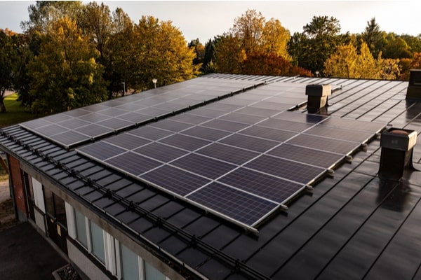 découvrez l'orientation solaire et son impact sur l'architecture durable. apprenez comment maximiser l'utilisation de la lumière naturelle et optimiser les performances énergétiques de vos bâtiments grâce à une orientation stratégique face au soleil.